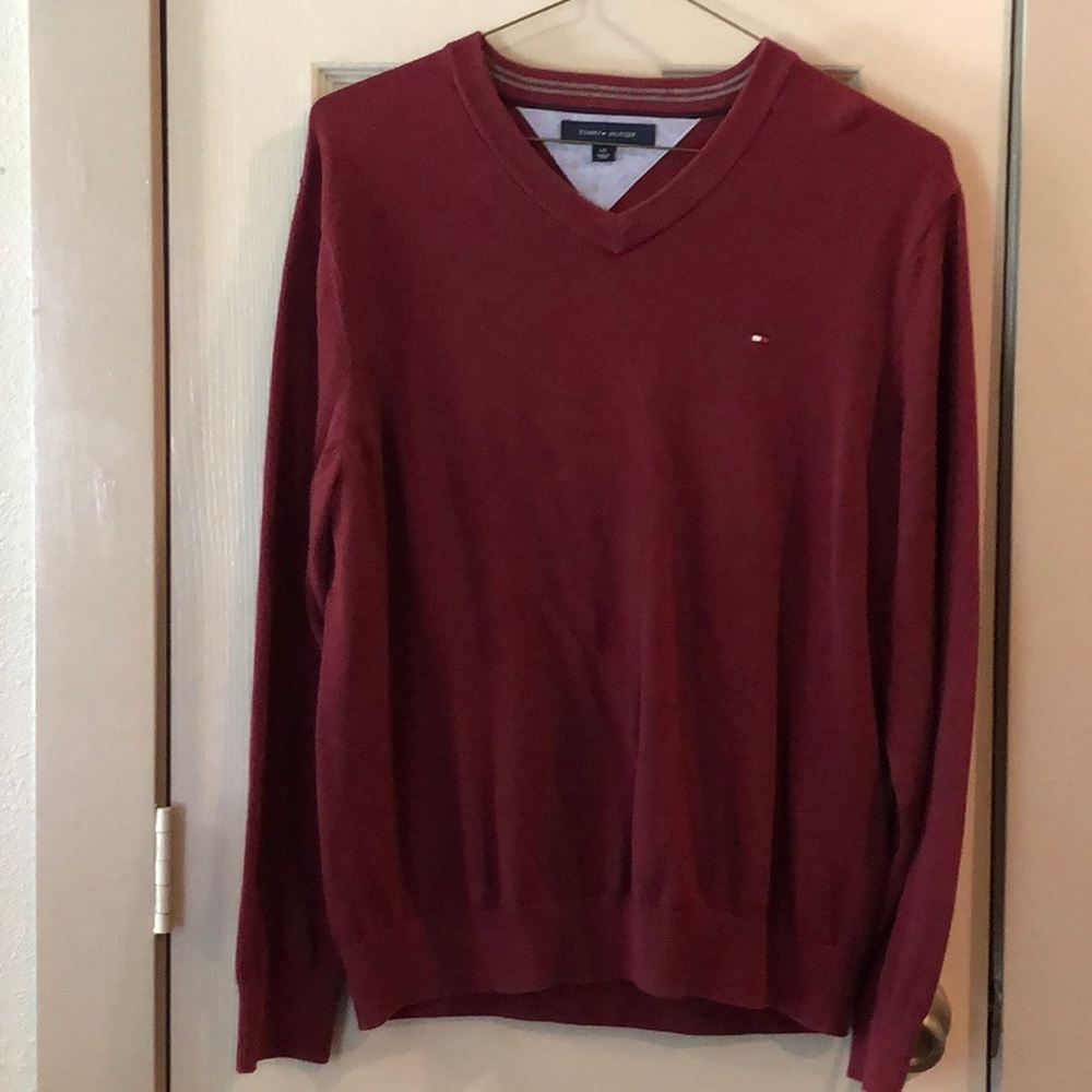 SOLD Tommy Hilfigir VNeck Sweater